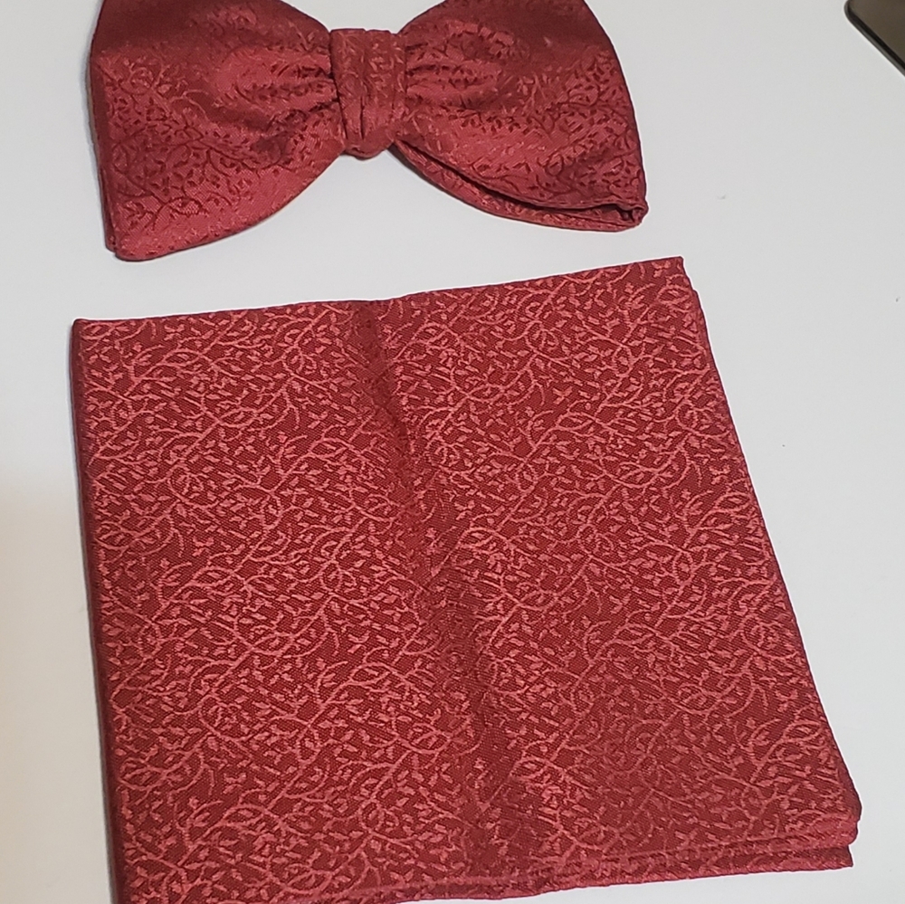 Bow tie and pocket silk